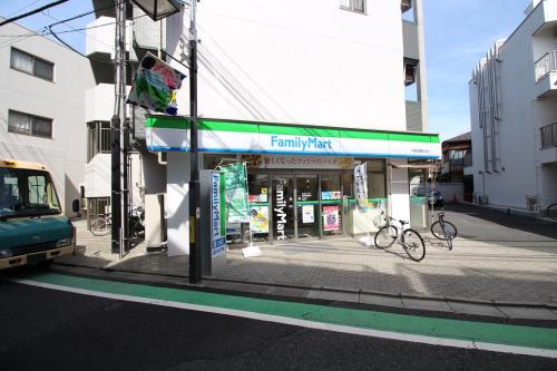 コンビニ　ファミリーマート 千歳船橋駅北店（コンビニ）まで179m