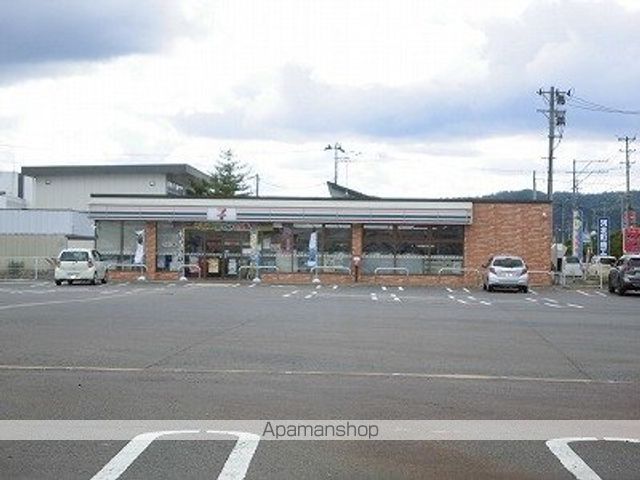 コンビニ　セブンイレブン（コンビニ）まで790m