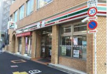 コンビニ　セブンイレブン新宿曙橋駅北店（コンビニ）まで89m