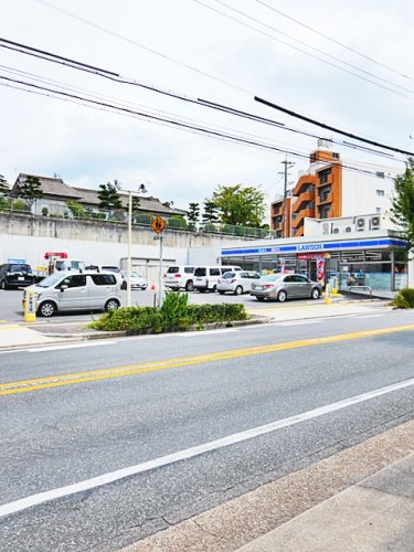 コンビニ　ローソン 名東区本郷二丁目店（コンビニ）まで297m