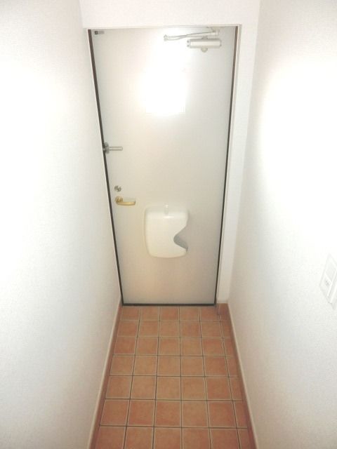 玄関　大きな下駄箱付きの玄関です♪