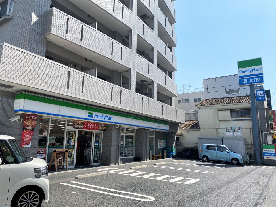 コンビニ　ファミリーマート（コンビニ）まで50m