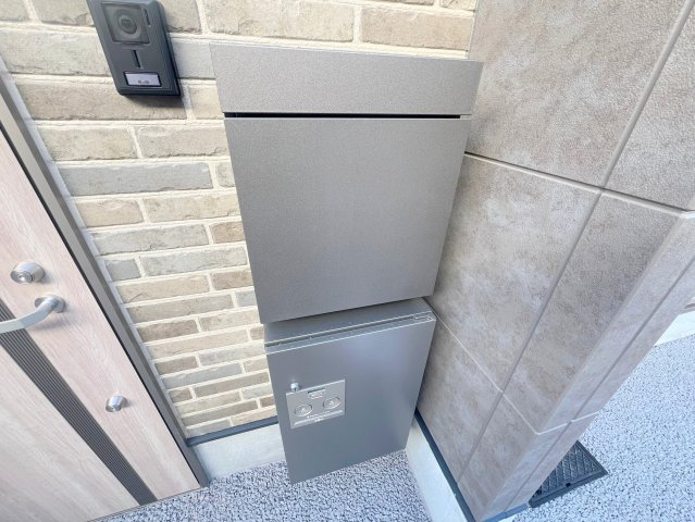 ロビー　ロビーにある各部屋毎のメールボックス。