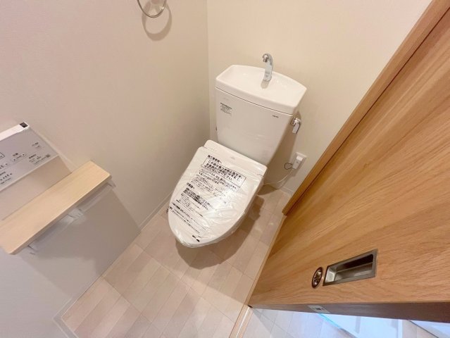 トイレ　綺麗なトイレにはウォシュレット標準装備です。