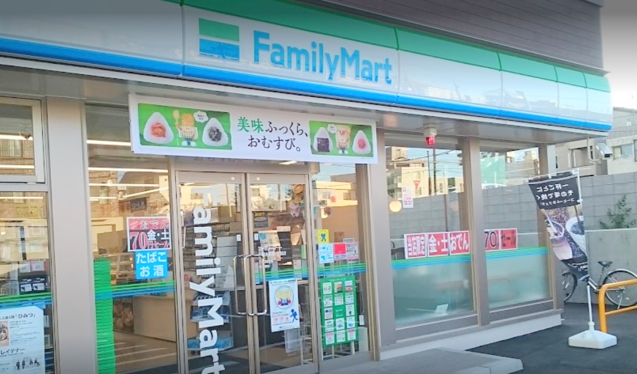コンビニ　ファミリーマート札幌本郷通2丁目店（コンビニ）まで216m