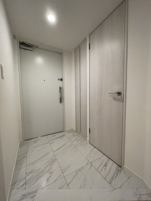 玄関　※写真は同タイプ住戸です。