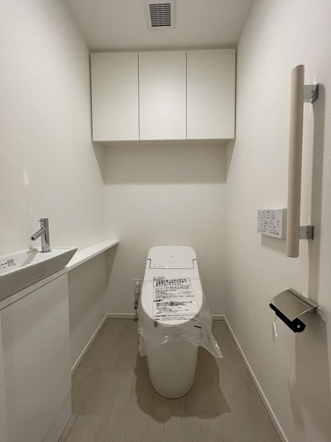 トイレ　※写真は同タイプ住戸です。