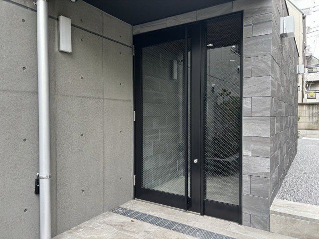 エントランス　■オートロック■防犯カメラ