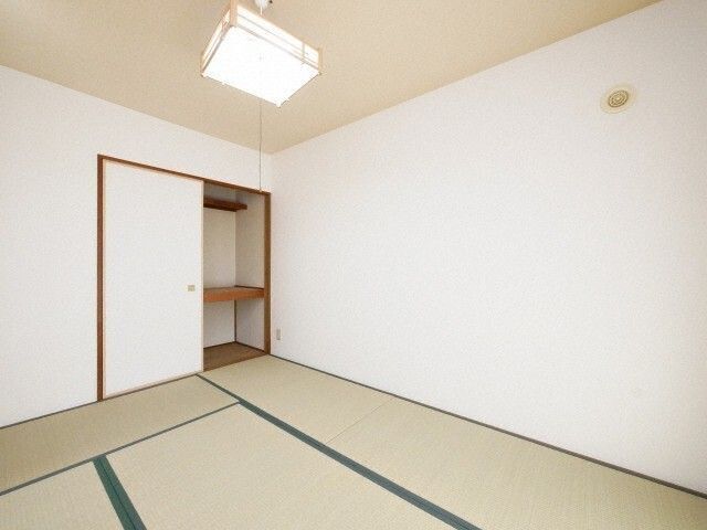 収納　※写真は別号室です。