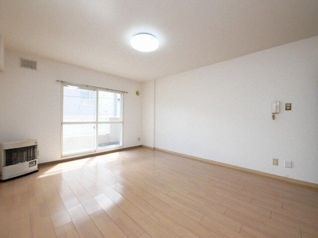 居室・リビング　※写真は別号室です。