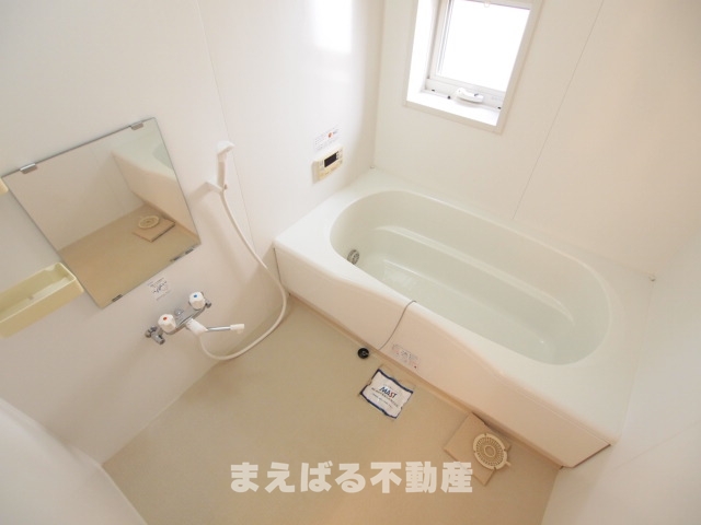 バス・シャワールーム　換気窓付きバスルーム
