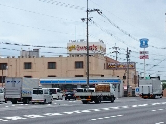 コンビニ　ローソン様（コンビニ）まで400m