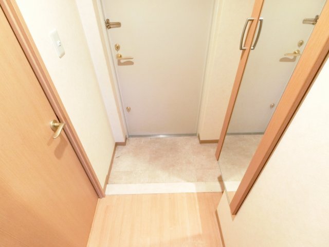玄関　同物件別部屋