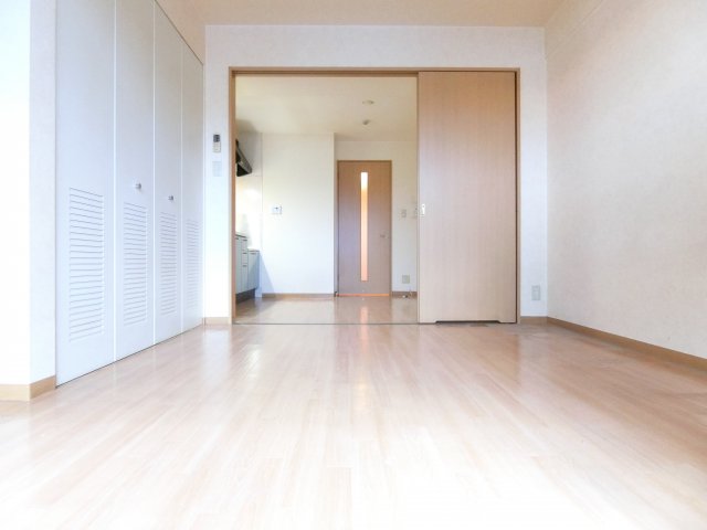 居室・リビング　同物件別部屋