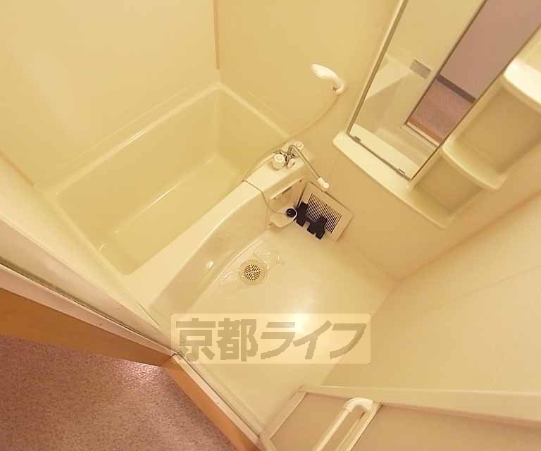 バス・シャワールーム　セパレートタイプの浴室です。