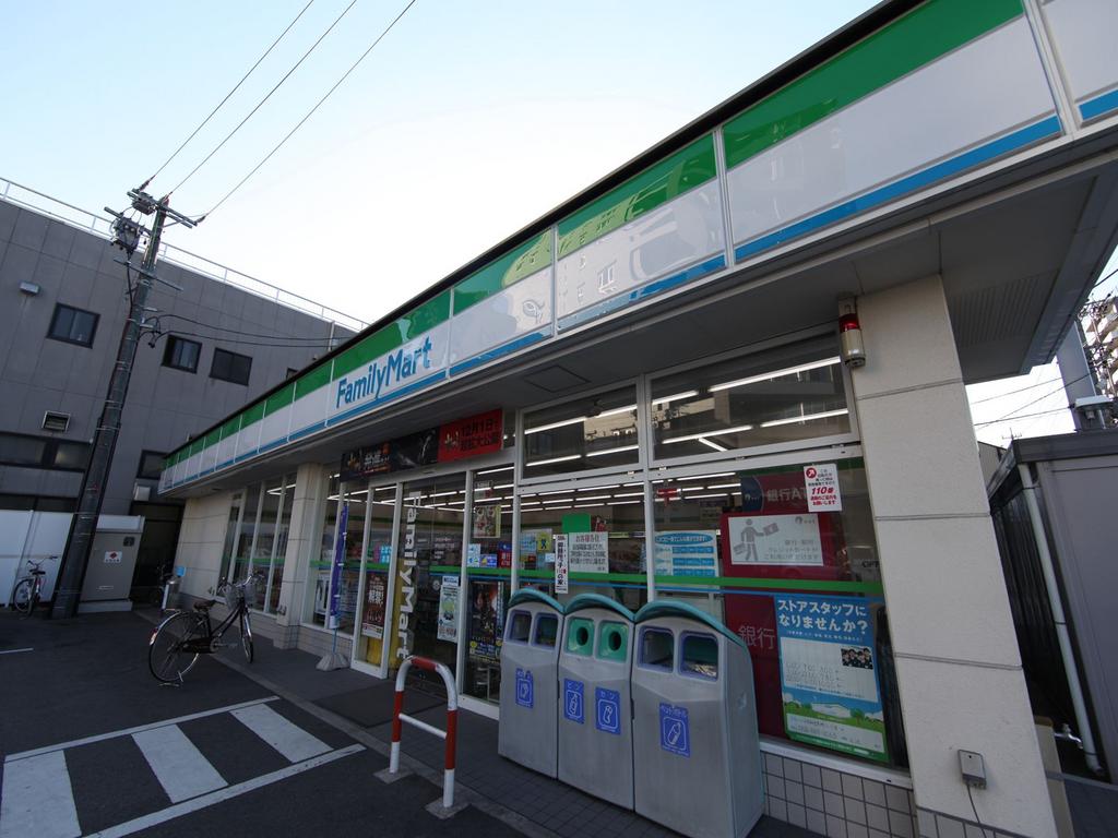 コンビニ　ファミリーマート 昭和広見町二丁目店 (コンビニ)（コンビニ）まで153m