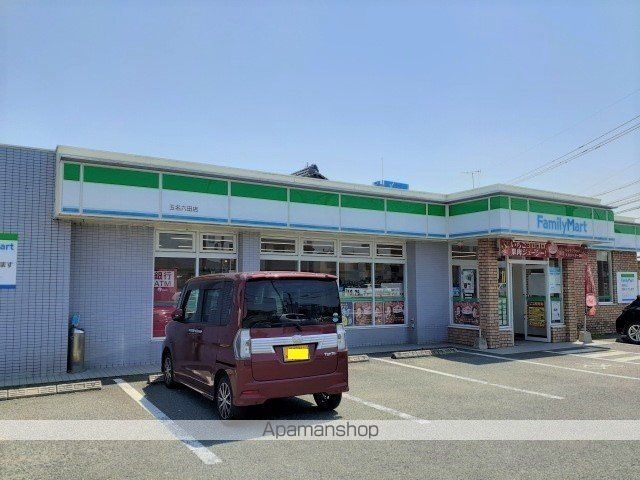 コンビニ　ファミリーマート玉名六田店（コンビニ）まで900m