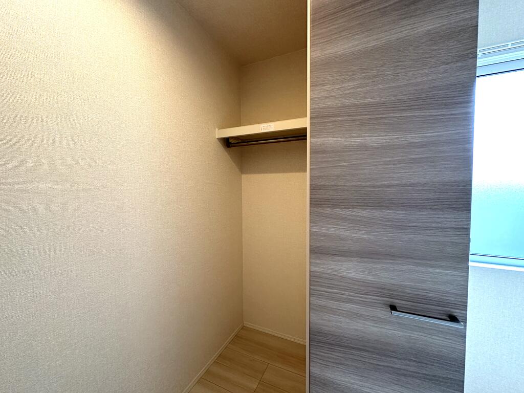収納　ハンガーパイプは2本ありますよ♪※同タイプ別部屋