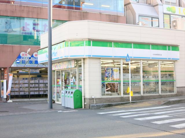 コンビニ　ファミリーマート（コンビニ）まで297m