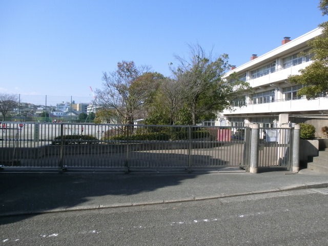 小学校　新石川小学校（小学校）まで600m