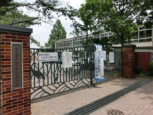 小学校　鶴ヶ島市立鶴ヶ島第一小学校（小学校）まで133m
