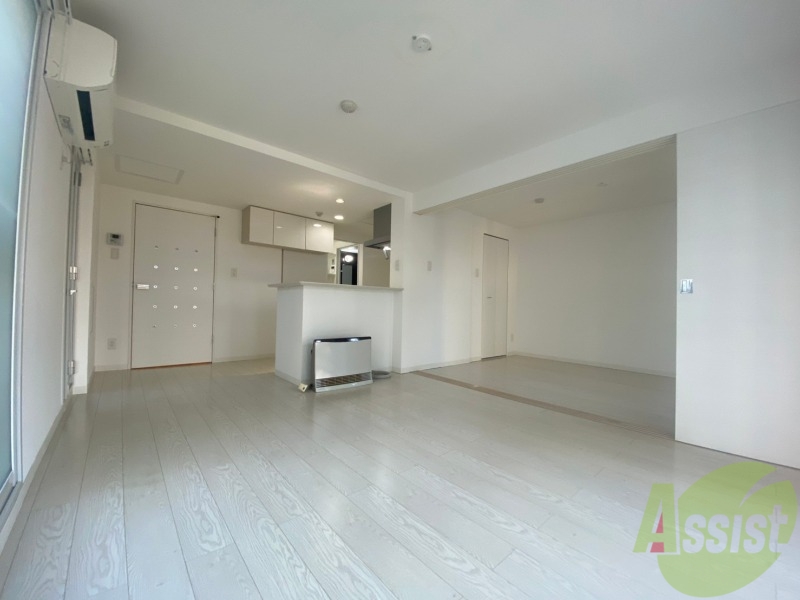 居室・リビング　広くてキレイなお部屋が広がっていて、充実した生活が送れそう。