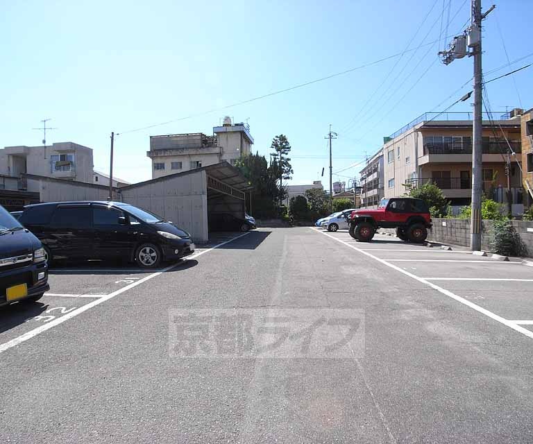 駐車場　建物前は駐車場です。