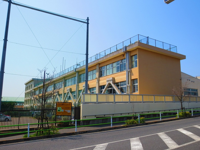 中学校　日野市立七生中学校（中学校）まで1100m