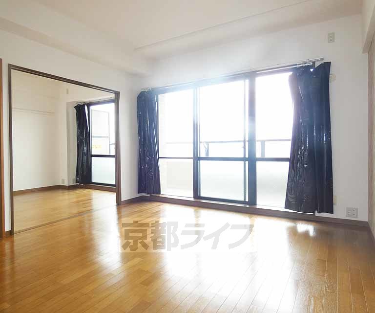 居室・リビング　広々としたお部屋。