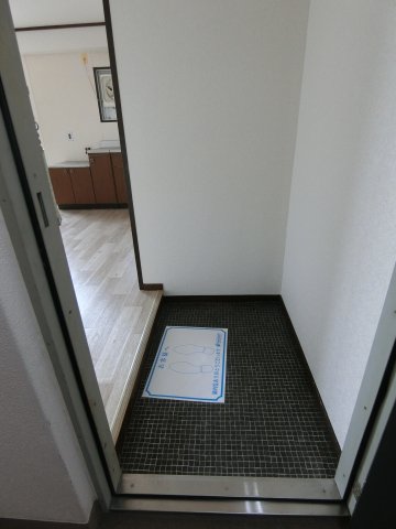 玄関　※同仕様写真となります。