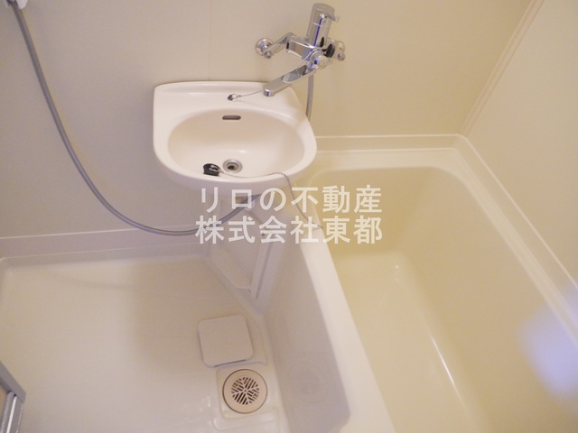 バス・シャワールーム　使いやすい☆洗面ボウルと一体型のバスルームです♪