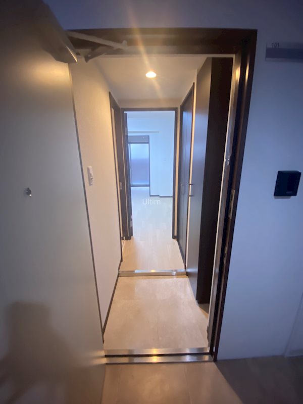 玄関　全て違うお部屋（同じ間取り）の写真です