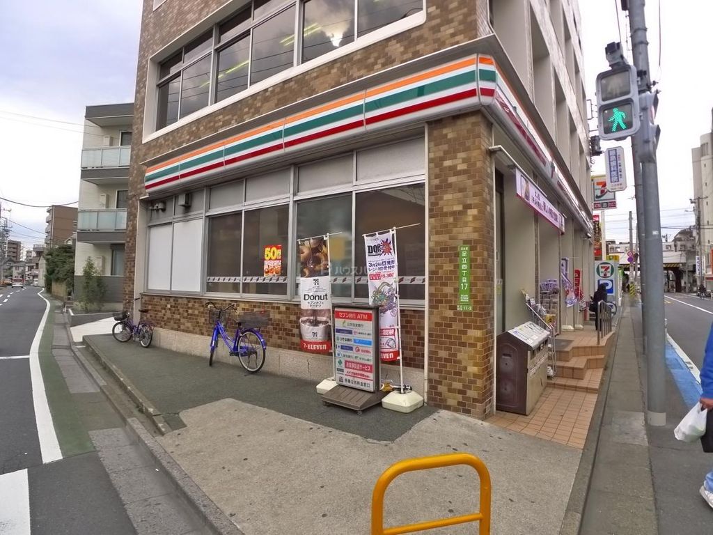 コンビニ　セブンイレブン足立4丁目店（コンビニ）まで530m