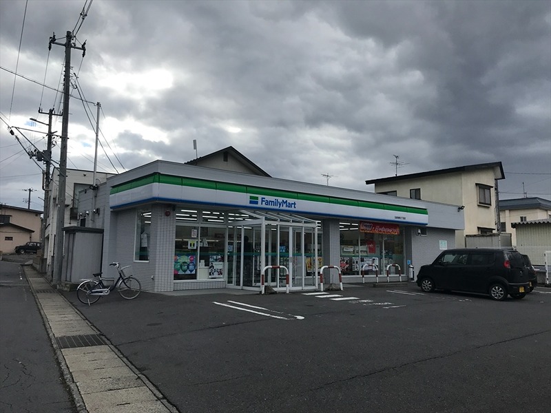 コンビニ　ファミリーマート 弘前城南三丁目店（コンビニ）まで434m