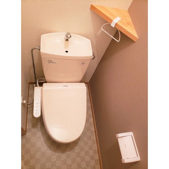 トイレ　温水洗浄便座