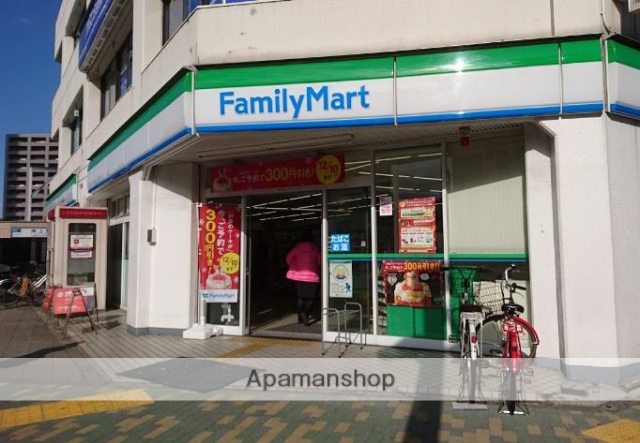 コンビニ　ファミリーマート（コンビニ）まで142m