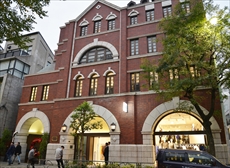 ショッピングセンター　COS青山店（ショッピングセンター）まで749m