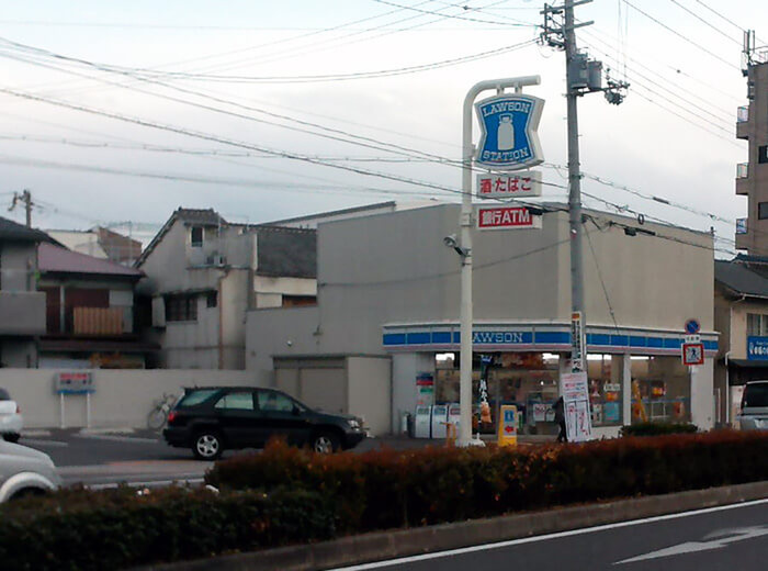 コンビニ　ローソン鴫野東２丁目店（コンビニ）まで22m