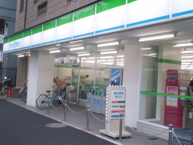 コンビニ　ファミリーマート（コンビニ）まで110m