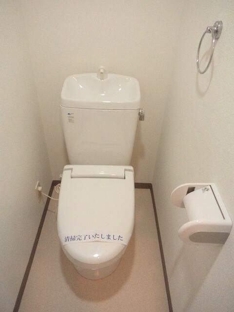 トイレ　落ち着いたトイレです