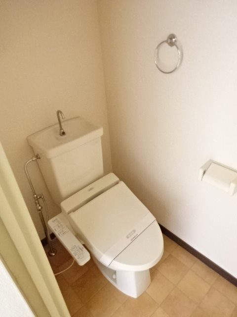トイレ　写真は308号室です（参考）