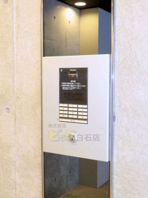 エントランス　人気のオートロック付きマンションです♪