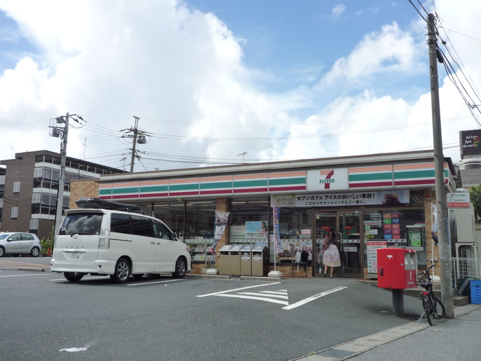 コンビニ　セブンイレブン（コンビニ）まで350m