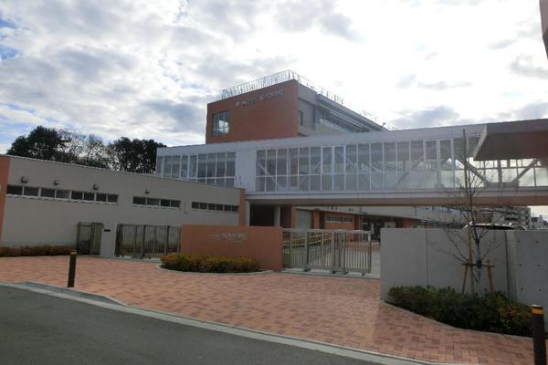中学校　桜木中学校（中学校）まで545m