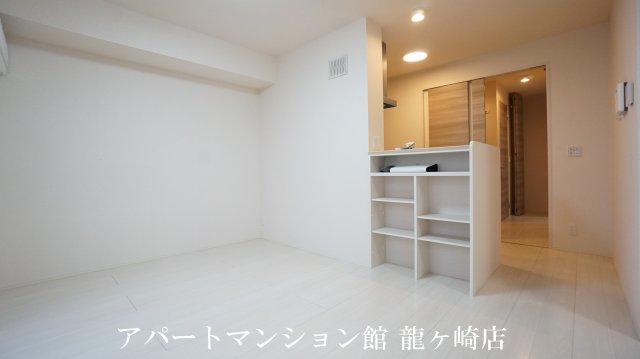 居室・リビング　※写真は301号室を使用