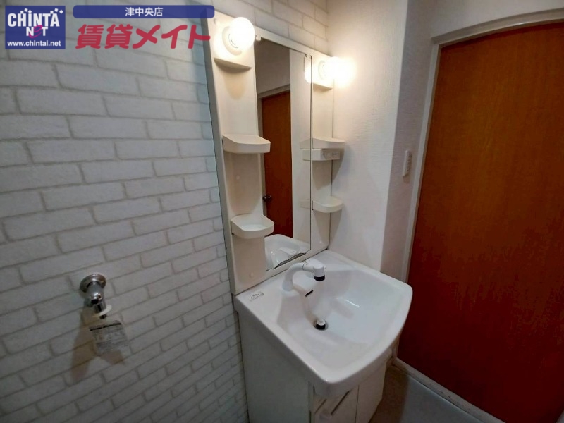 洗面設備　反転タイプ参考写真