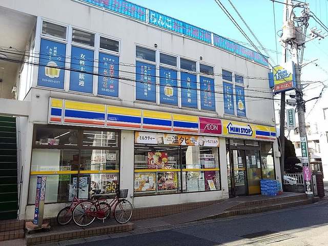 コンビニ　ミニストップ谷塚駅前店（コンビニ）まで700m