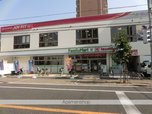 コンビニ　イズミヤ・ファミリーマート（コンビニ）まで650m