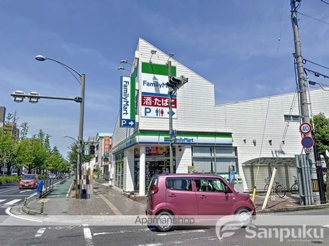 コンビニ　ファミリーマート松山平和通五丁目店（コンビニ）まで374m