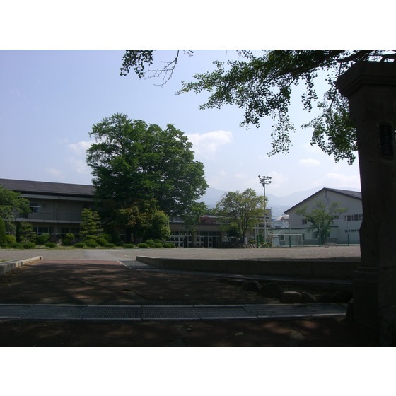 小学校　東御市立田中小学校（小学校）まで701m